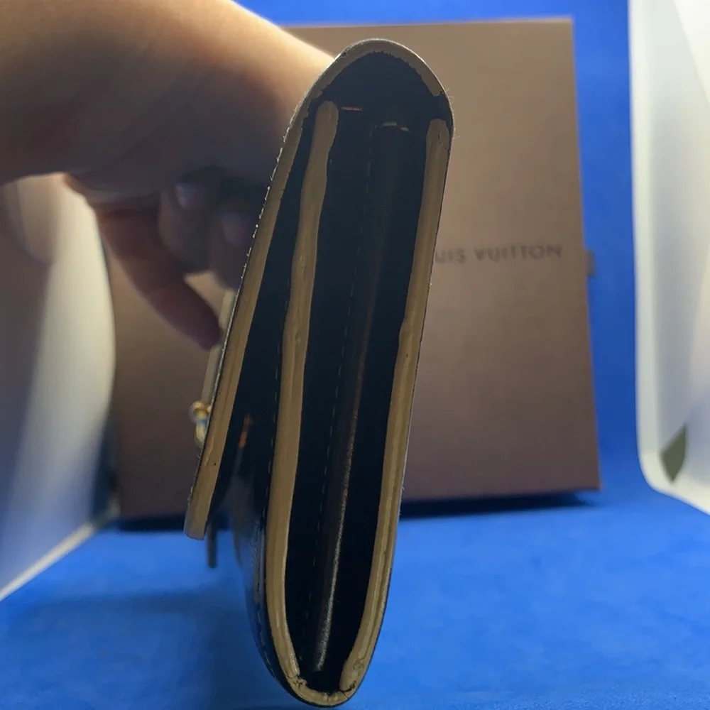LOUIS‎ VUITTON SUHALI FABULEUX Black WALLET